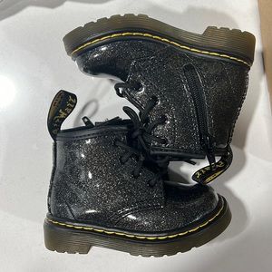 Dr. Martens. 4c. 1460 Glitter.